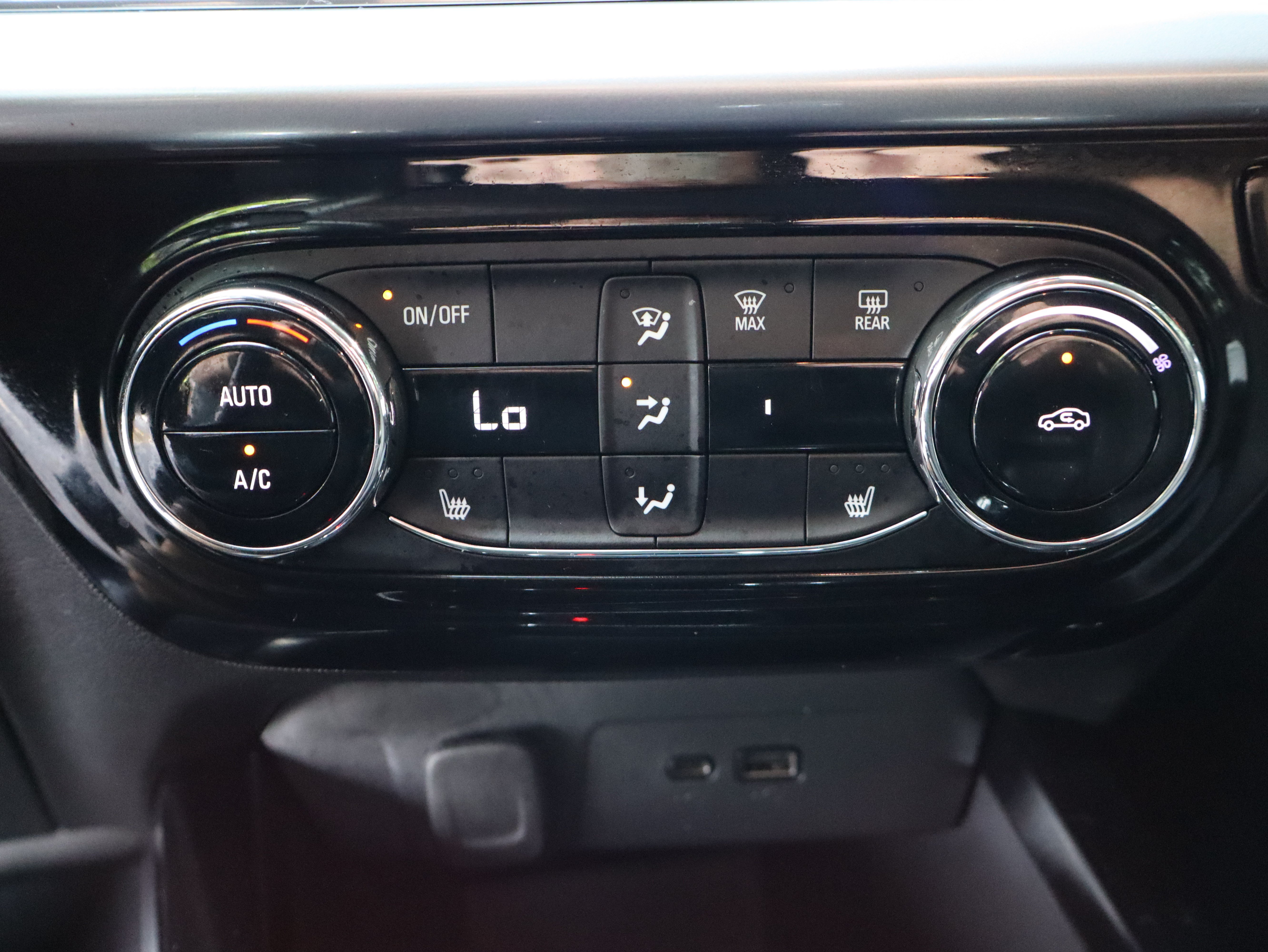 Used 2025 Chevrolet Trax LT w/ Driver Confidence Package FWD image 33