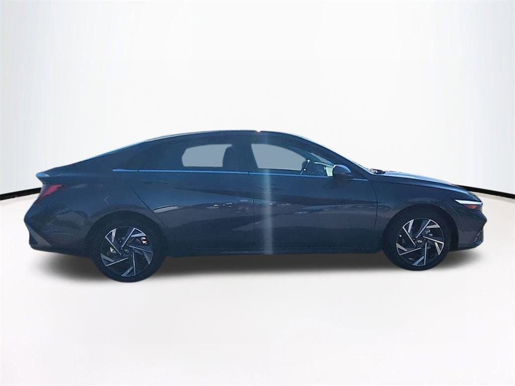 New 2026 Hyundai Elantra Limited image 4