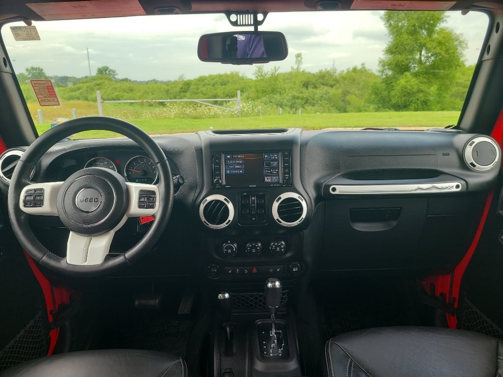 Used 2015 Jeep Wrangler Unlimited Sahara AWD/4WD image 19
