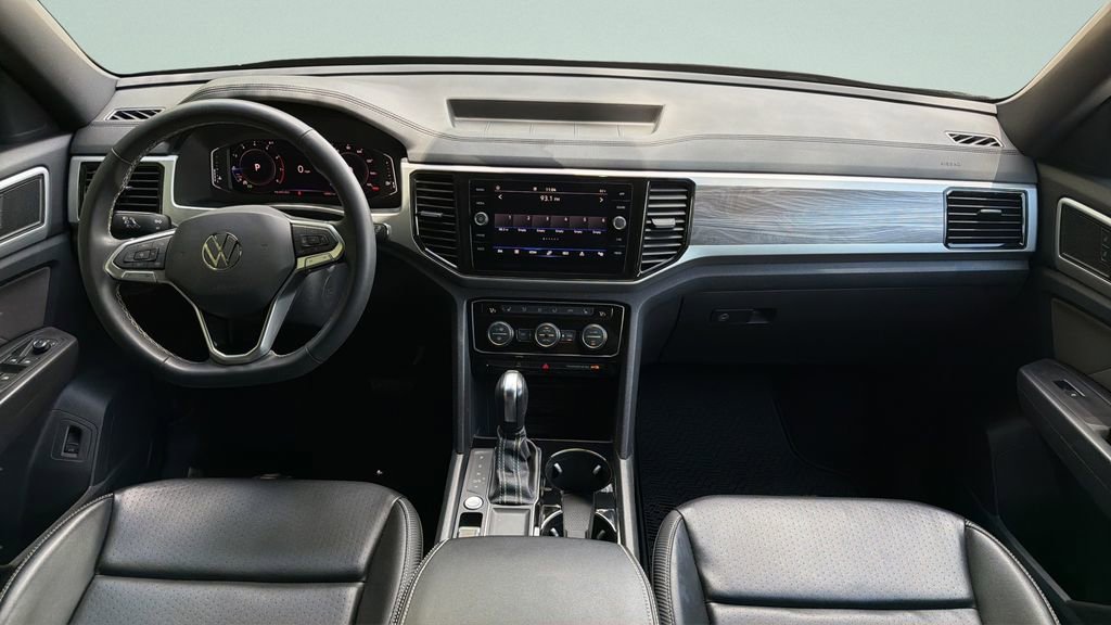 Certified 2022 Volkswagen Atlas Cross Sport SE w/ Panoramic Sunroof Package FWD image 13