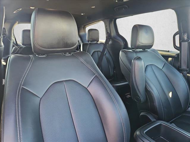 Used 2025 Chrysler Pacifica Select FWD image 15