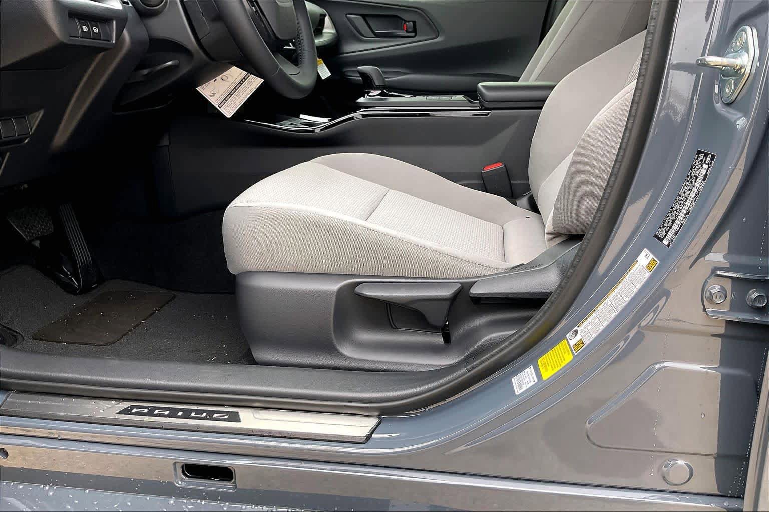New 2026 Toyota Prius LE FWD image 17