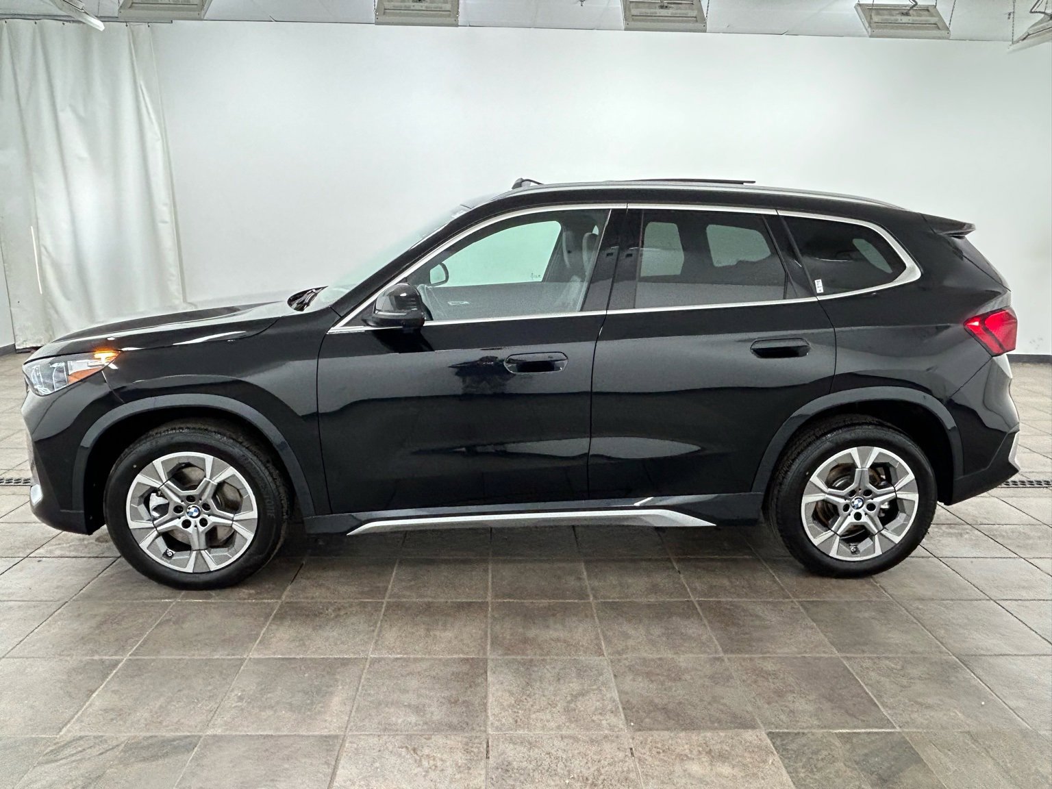 Used 2025 BMW X1 xDrive28i image 2