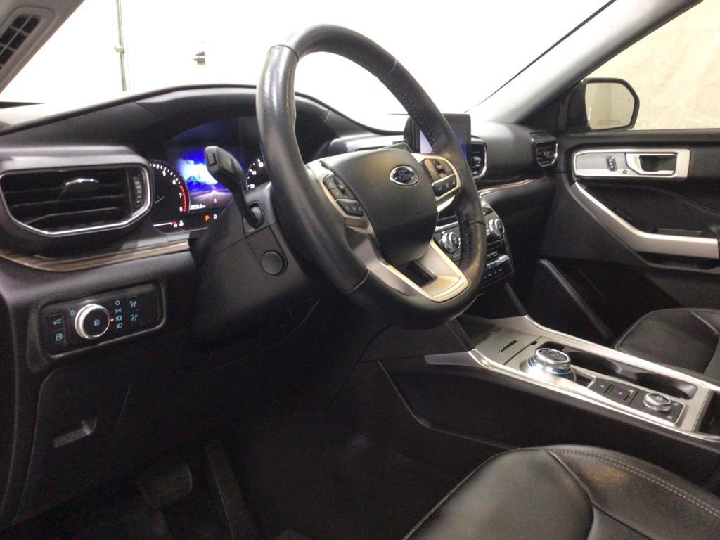 Used 2022 Ford Explorer Limited image 11