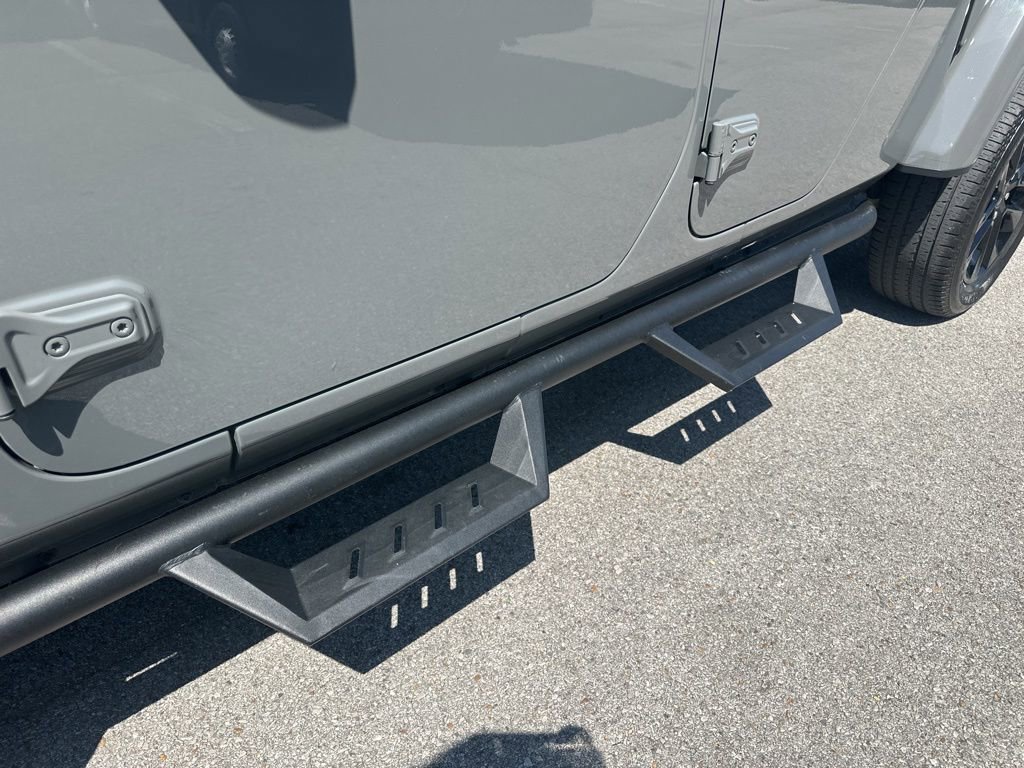 Used 2022 Jeep Gladiator Overland AWD/4WD image 6
