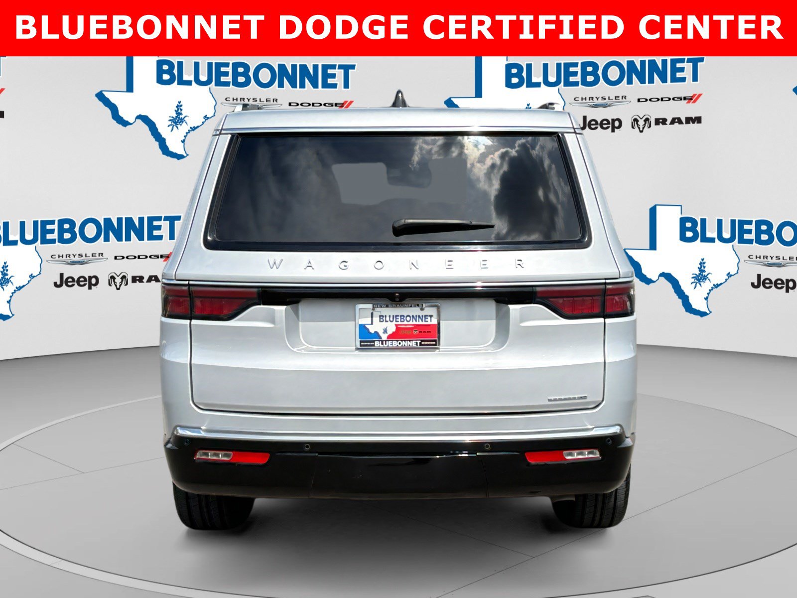Used 2024 Jeep Wagoneer Series II w/ Flexible Seating Group AWD/4WD image 6