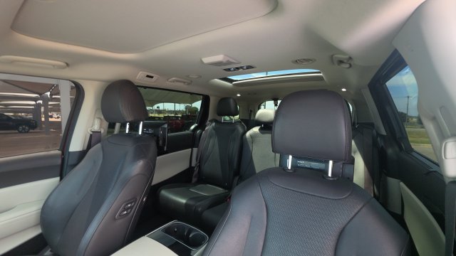 Used 2024 Kia Carnival SX Prestige FWD image 14