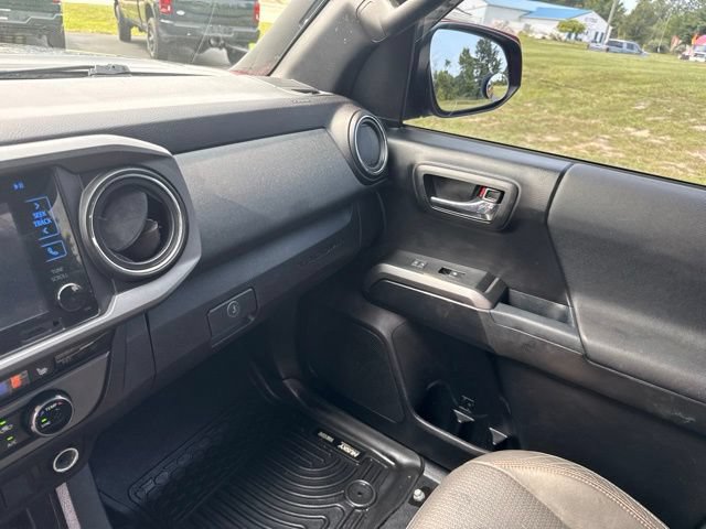 Used 2017 Toyota Tacoma 4x4 Double Cab image 38