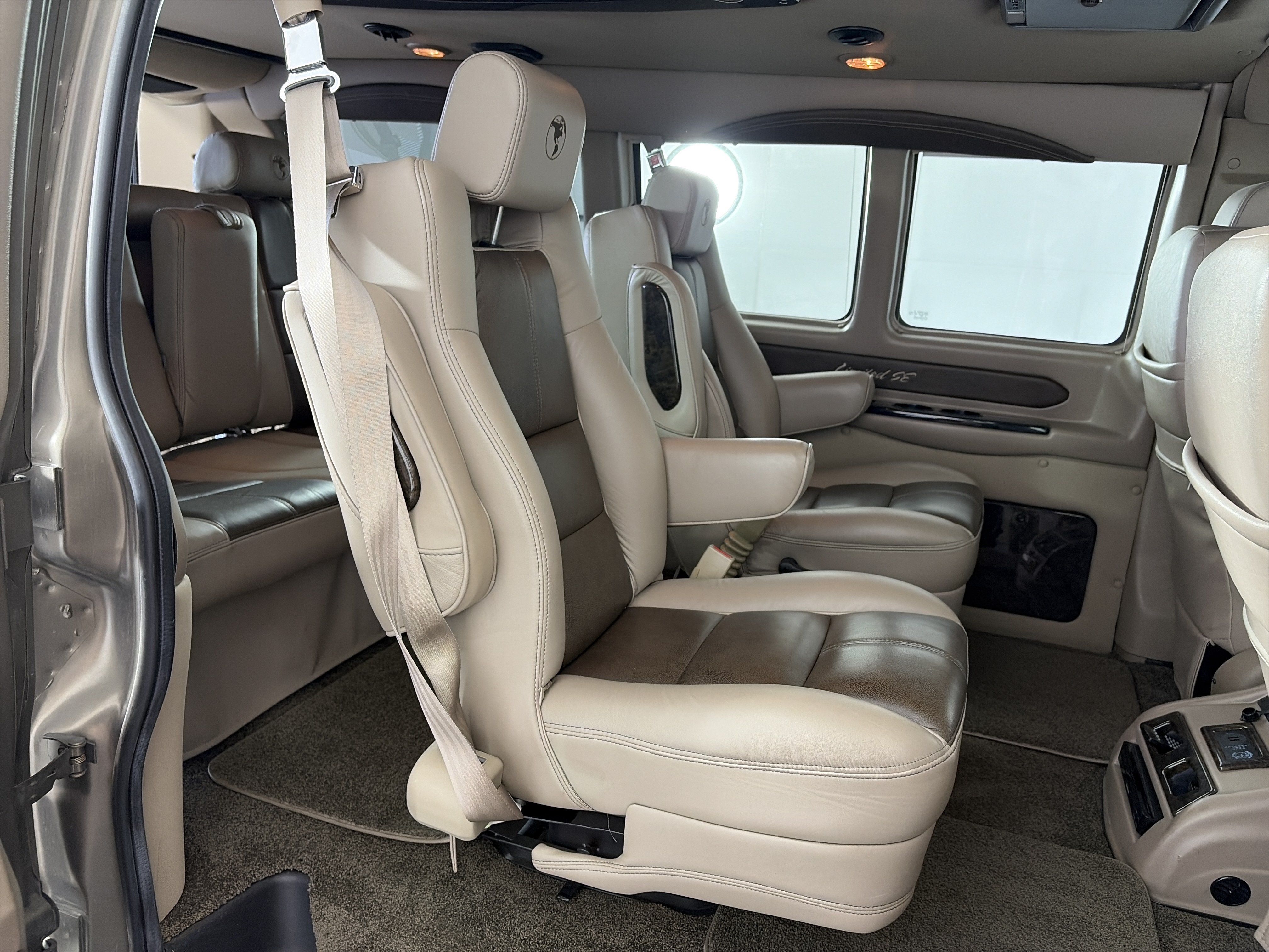 Used 2016 GMC Savana 2500 RWD image 6