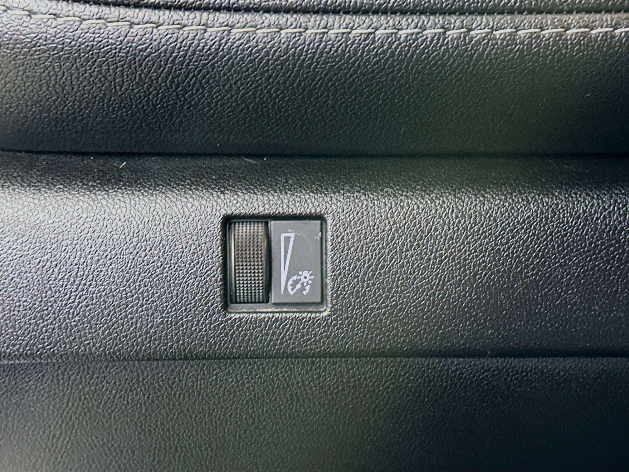 Used 2023 Chevrolet Colorado LT image 16