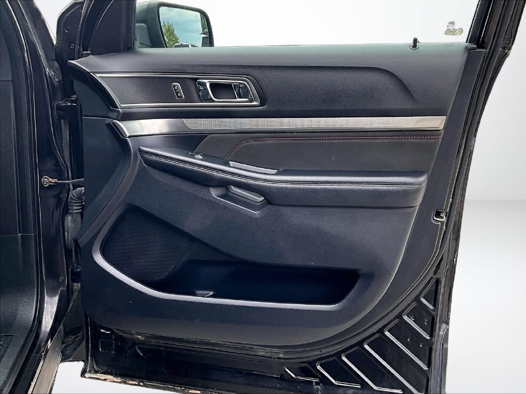 Used 2019 Ford Explorer XLT w/ XLT Sport Appearance Package AWD/4WD image 25