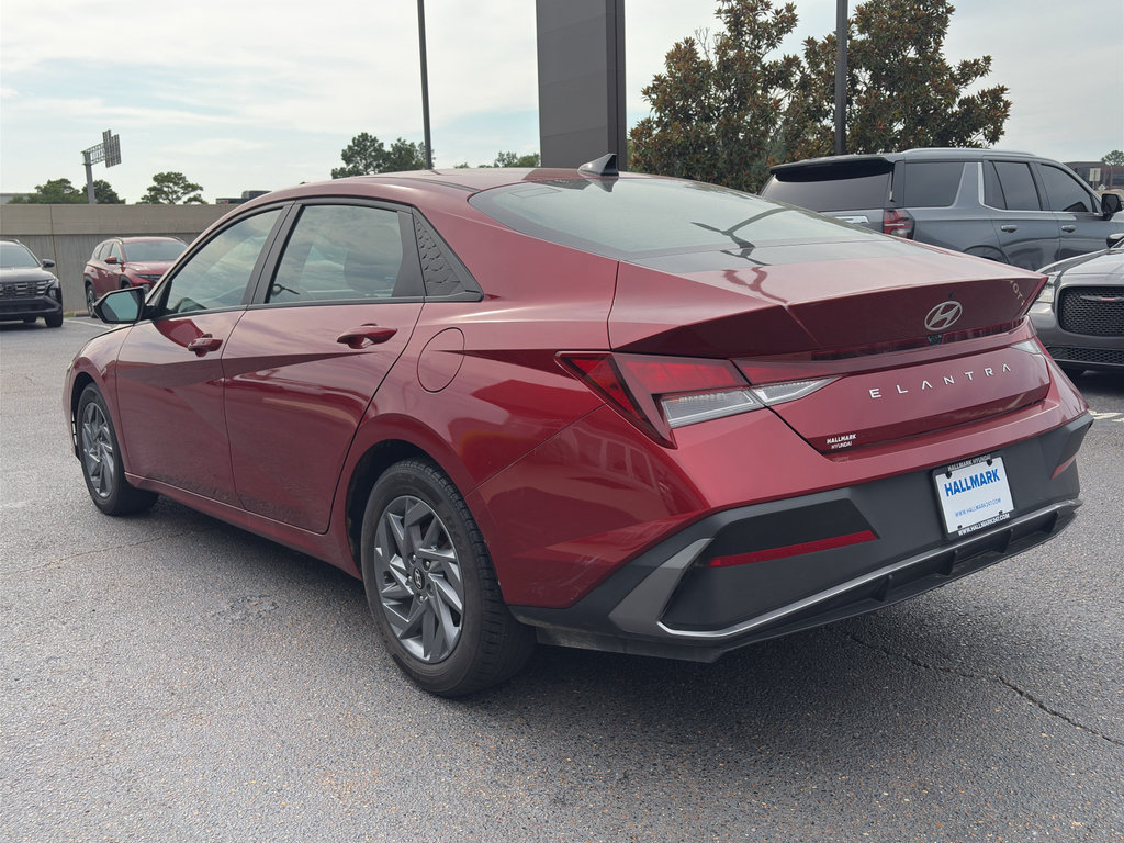 Used 2024 Hyundai Elantra SEL FWD image 7