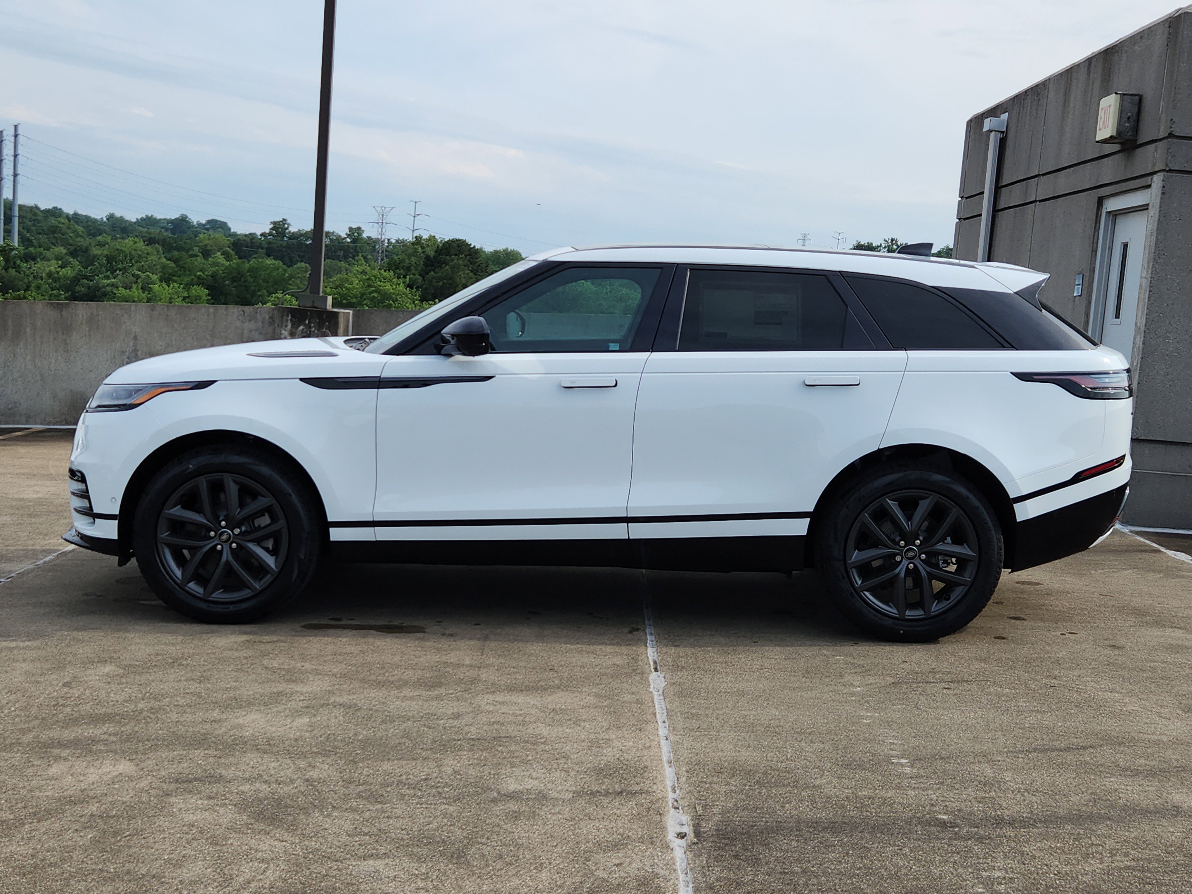 New 2026 Land Rover Range Rover Velar Dynamic SE image 6