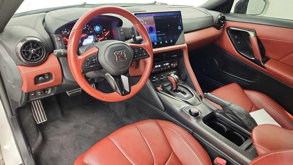 Used 2017 Nissan GT-R Premium w/ Premium Interior Package AWD/4WD image 32