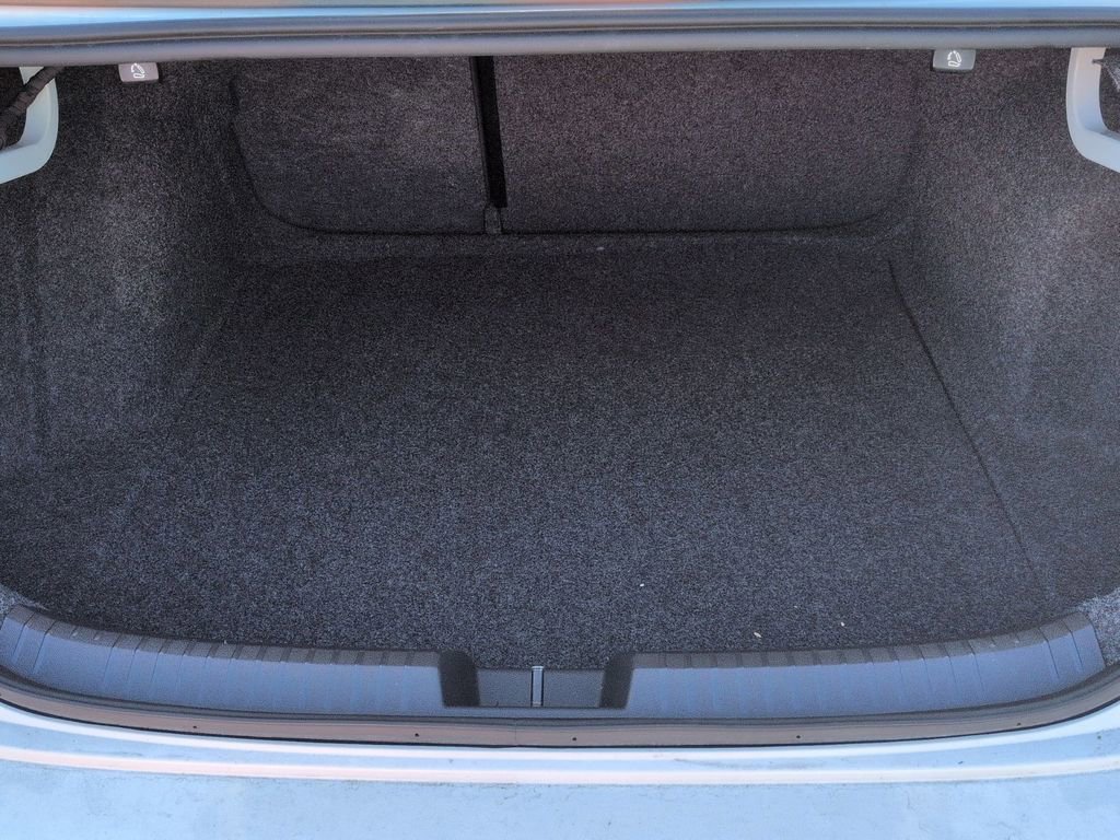 Used 2023 Volkswagen Jetta SE w/ Panoramic Sunroof Package image 19