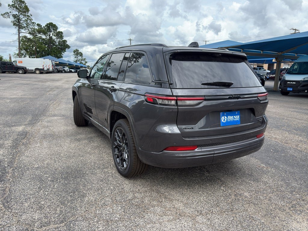 New 2026 Jeep Grand Cherokee Summit w/ Obsidian Package AWD/4WD image 7