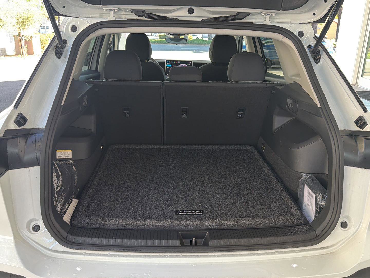 Used 2025 Volkswagen Tiguan S image 13