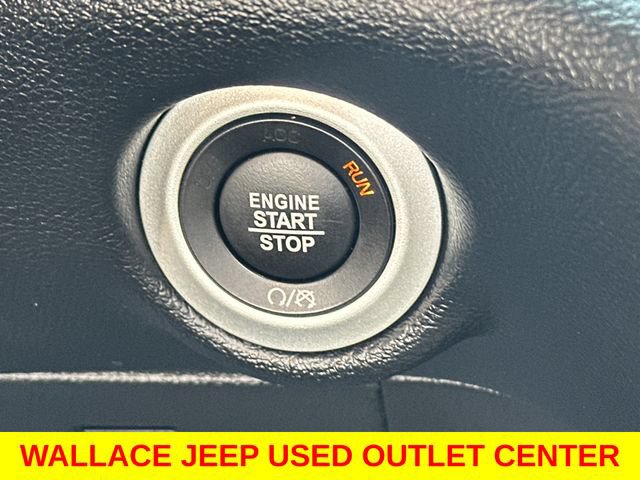 Used 2025 Chrysler Pacifica Select FWD image 25