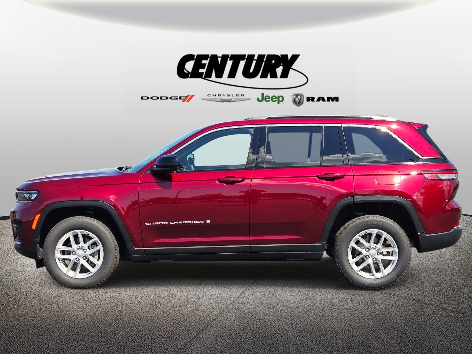 Used 2025 Jeep Grand Cherokee Laredo X w/ Luxury Tech Group I AWD/4WD image 7