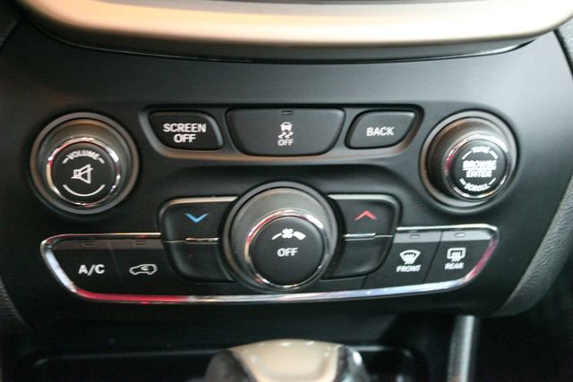 Used 2014 Jeep Cherokee Sport w/ Cold Weather Group image 25