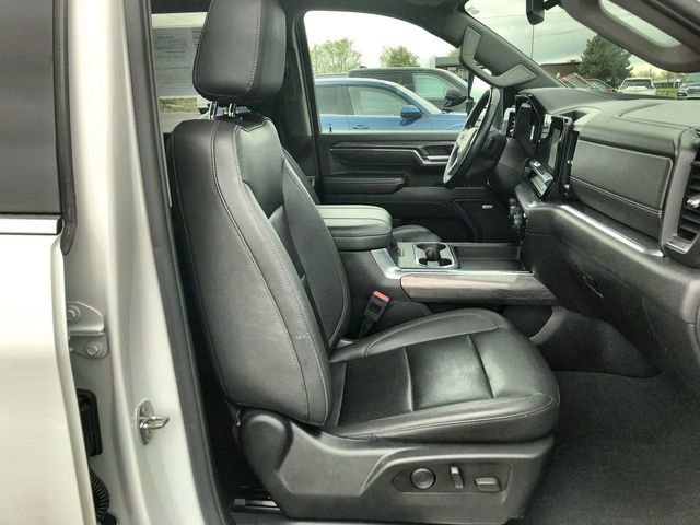 Used 2024 Chevrolet Silverado 3500 LTZ AWD/4WD image 23
