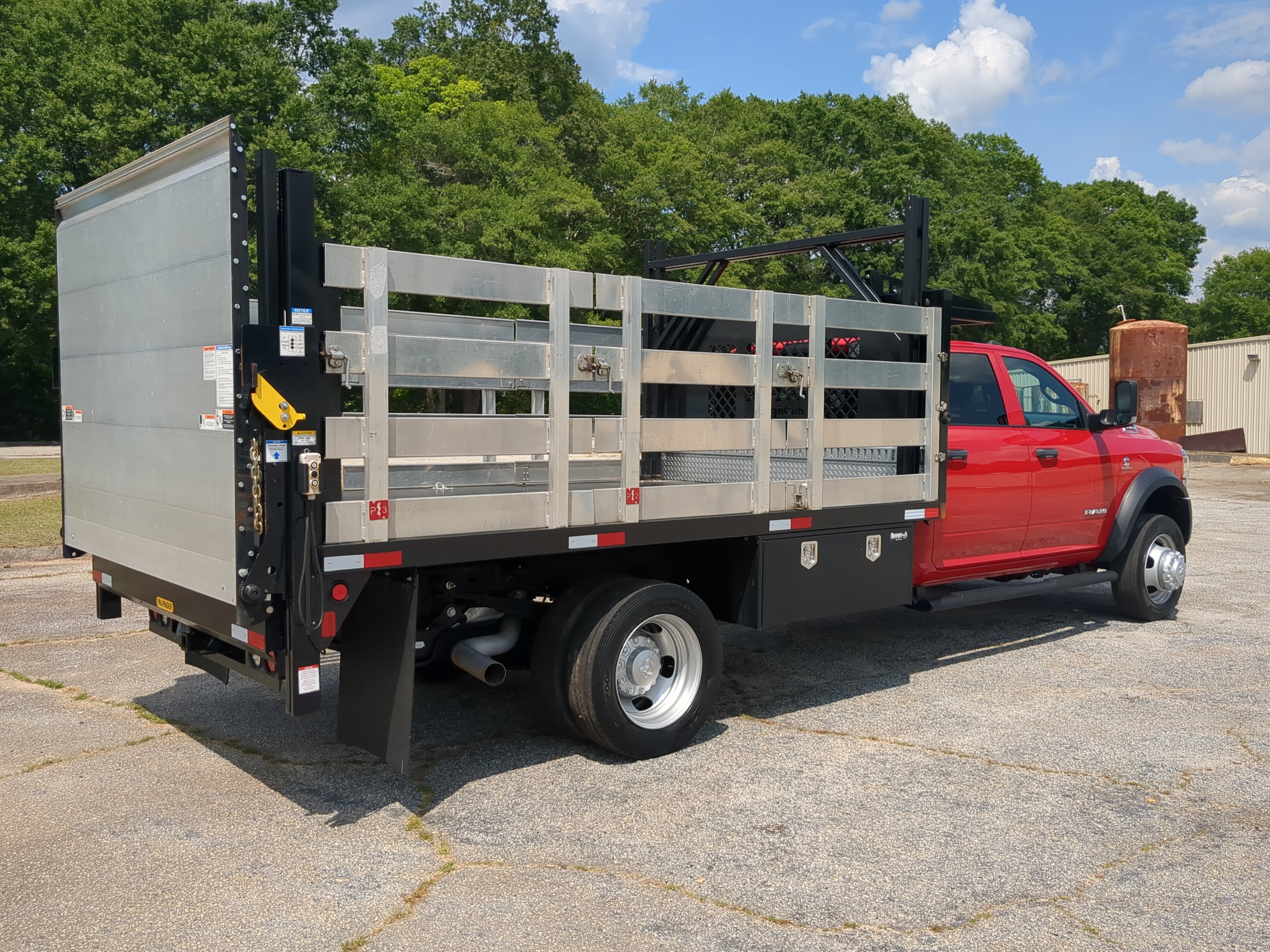 Used 2022 RAM 5500 Tradesman w/ Chrome Appearance Group RWD image 3