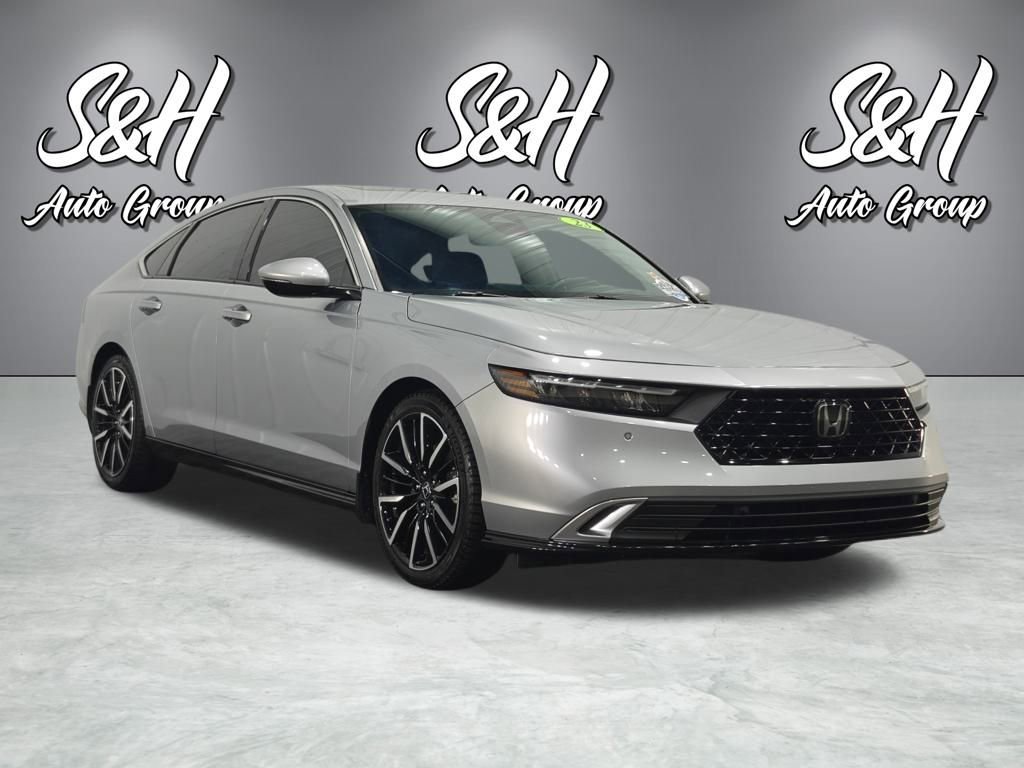 Used 2023 Honda Accord Touring image 2