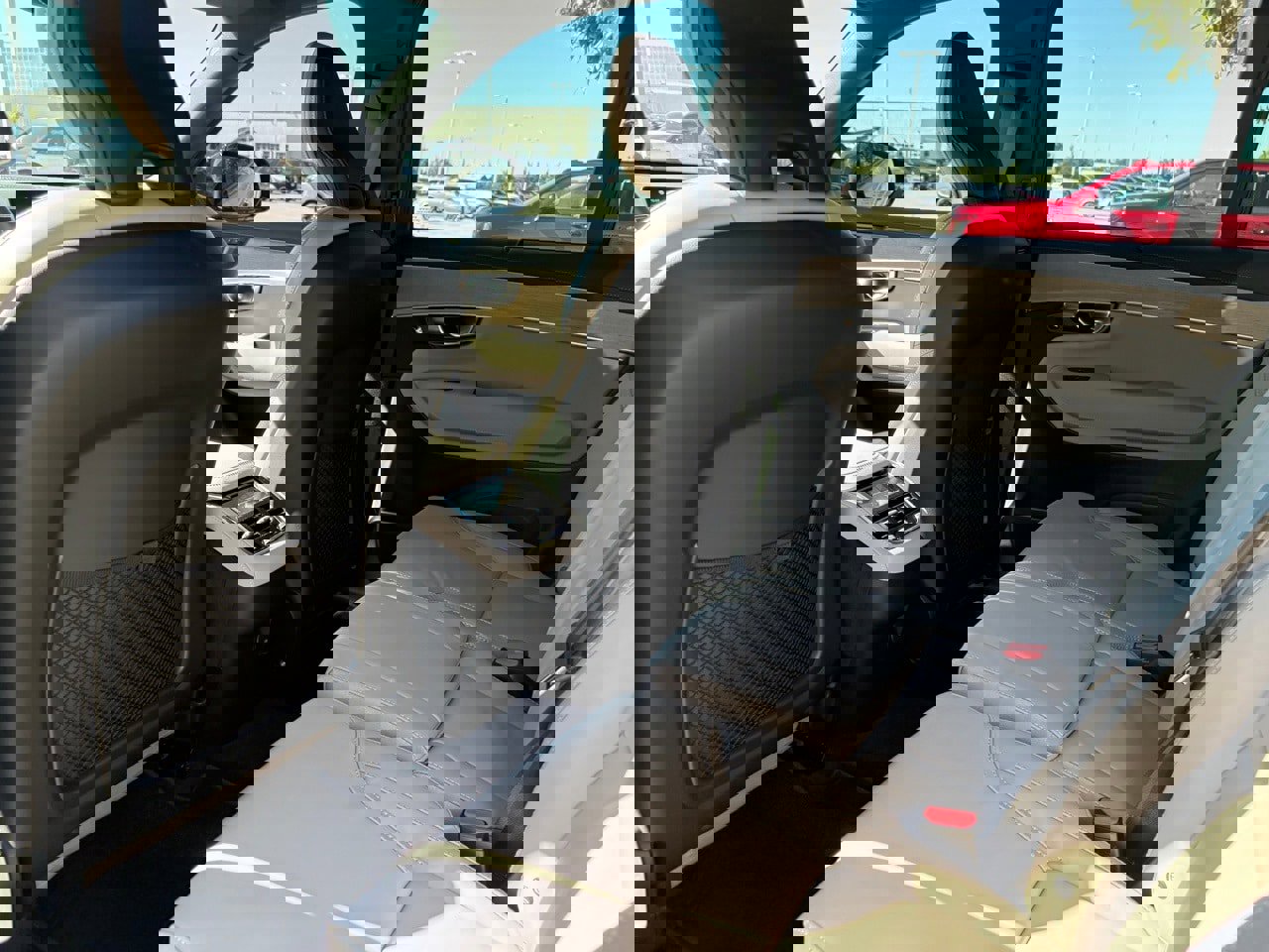 New 2026 Volvo XC90 B6 Ultra w/ Protection Package Premier image 19