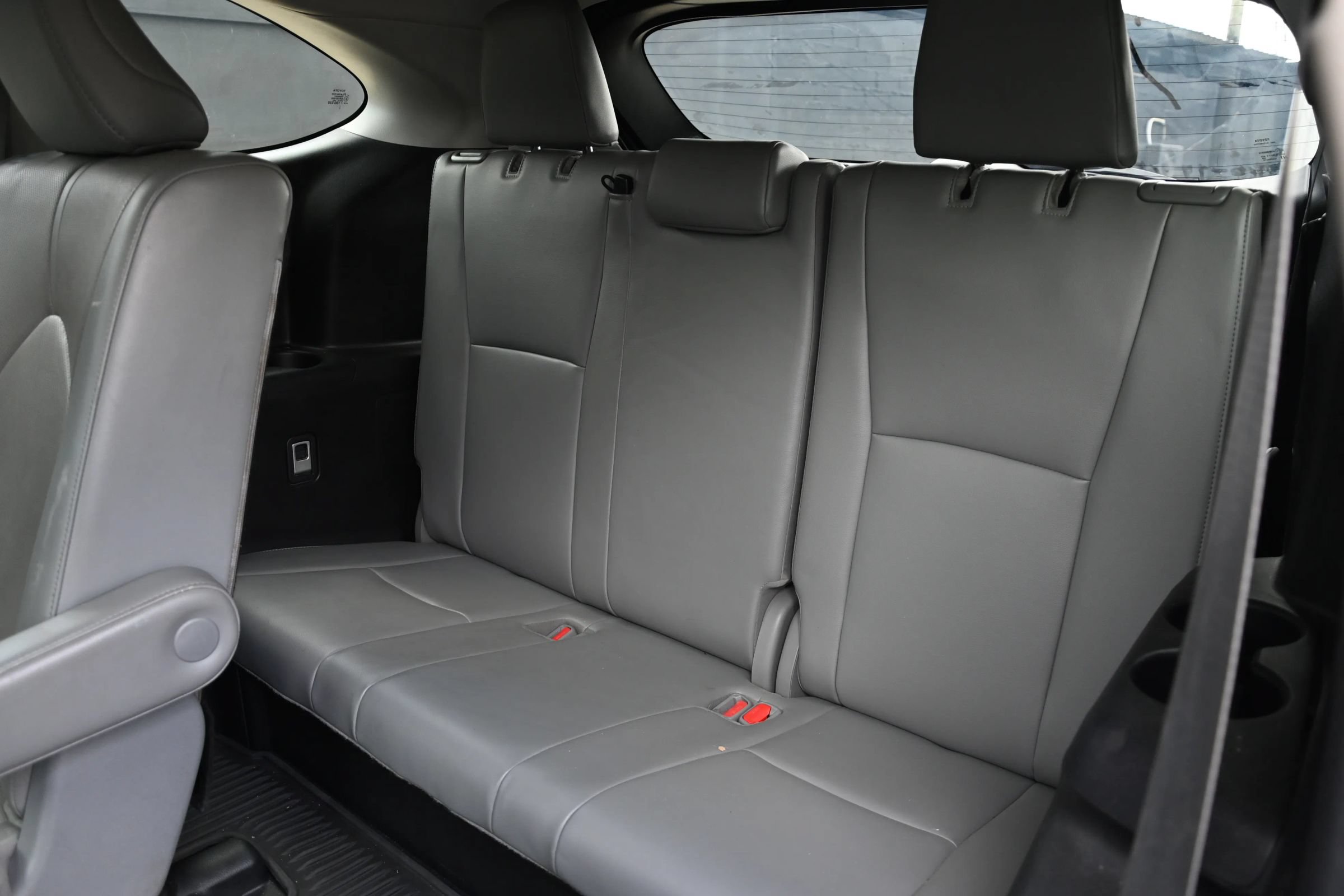Used 2023 Toyota Highlander Limited FWD image 16