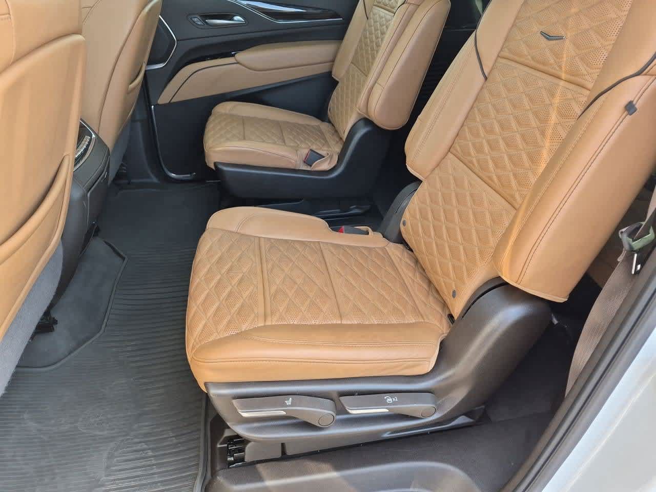 Used 2024 Cadillac Escalade ESV Sport w/ LPO, ONYX Package AWD/4WD image 20