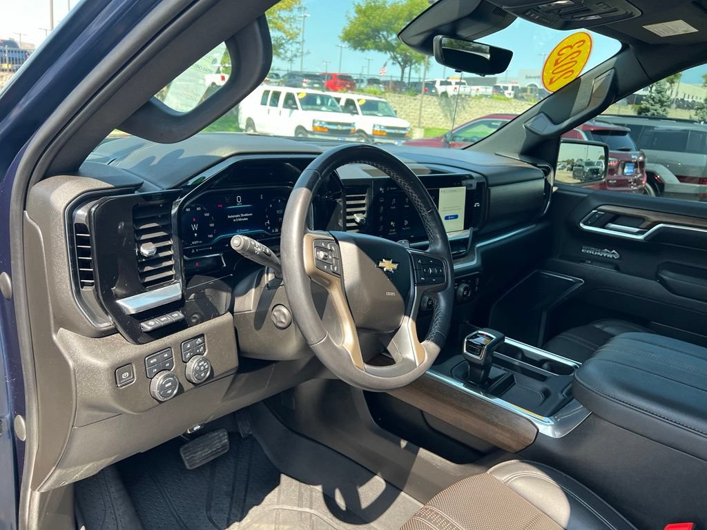 Used 2023 Chevrolet Silverado 1500 High Country w/ High Country Premium Package AWD/4WD image 18