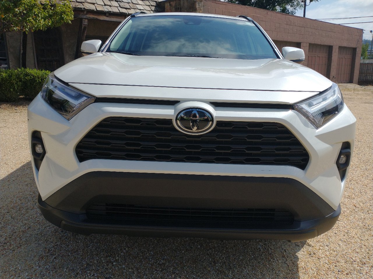 Used 2022 Toyota RAV4 XLE Premium image 3