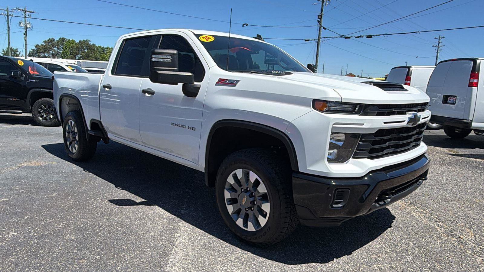 Used 2024 Chevrolet Silverado 2500 Custom w/ Custom Value Package AWD/4WD image 3