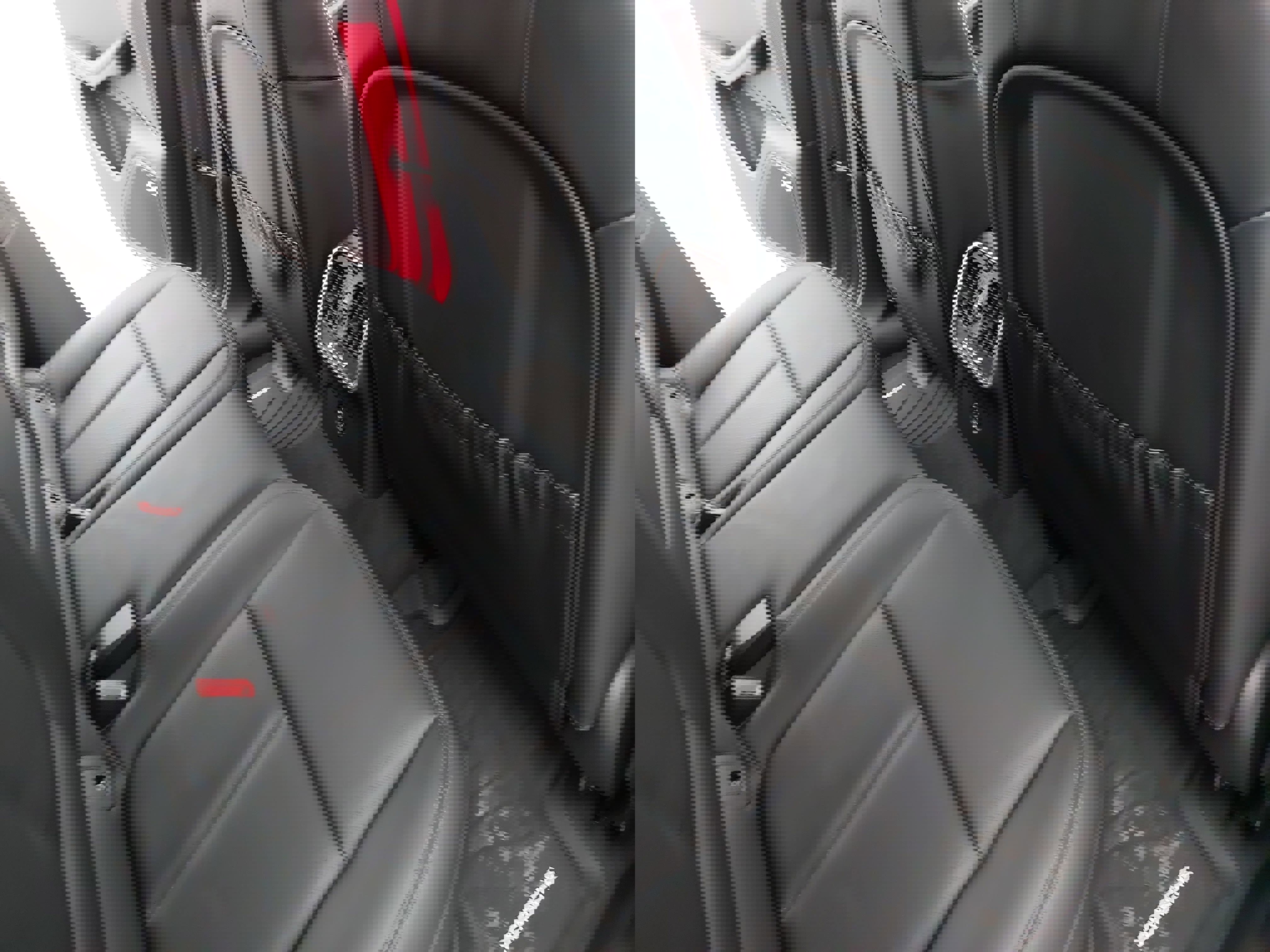 Certified 2024 Porsche Macan image 13