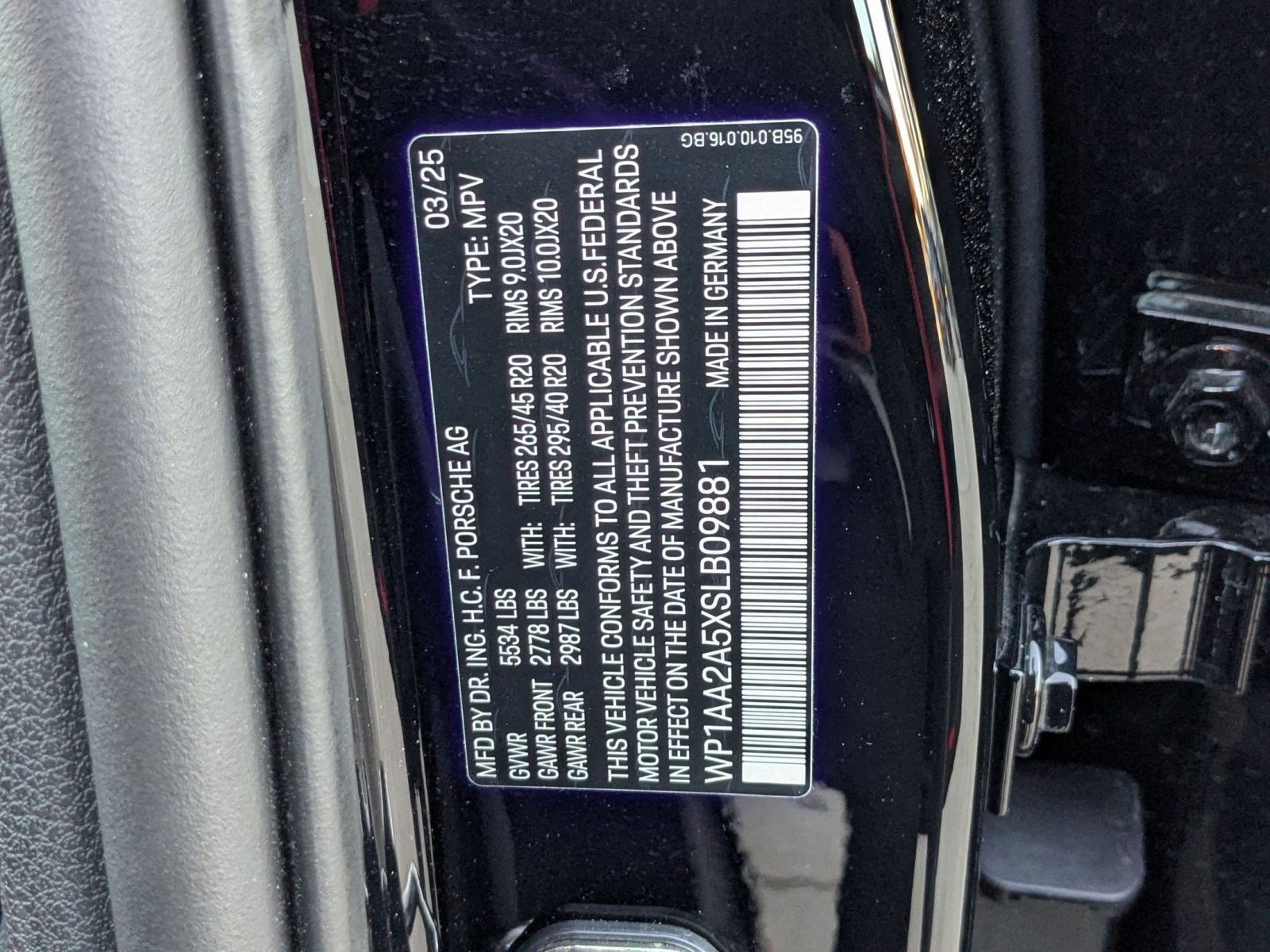 Used 2025 Porsche Macan image 30