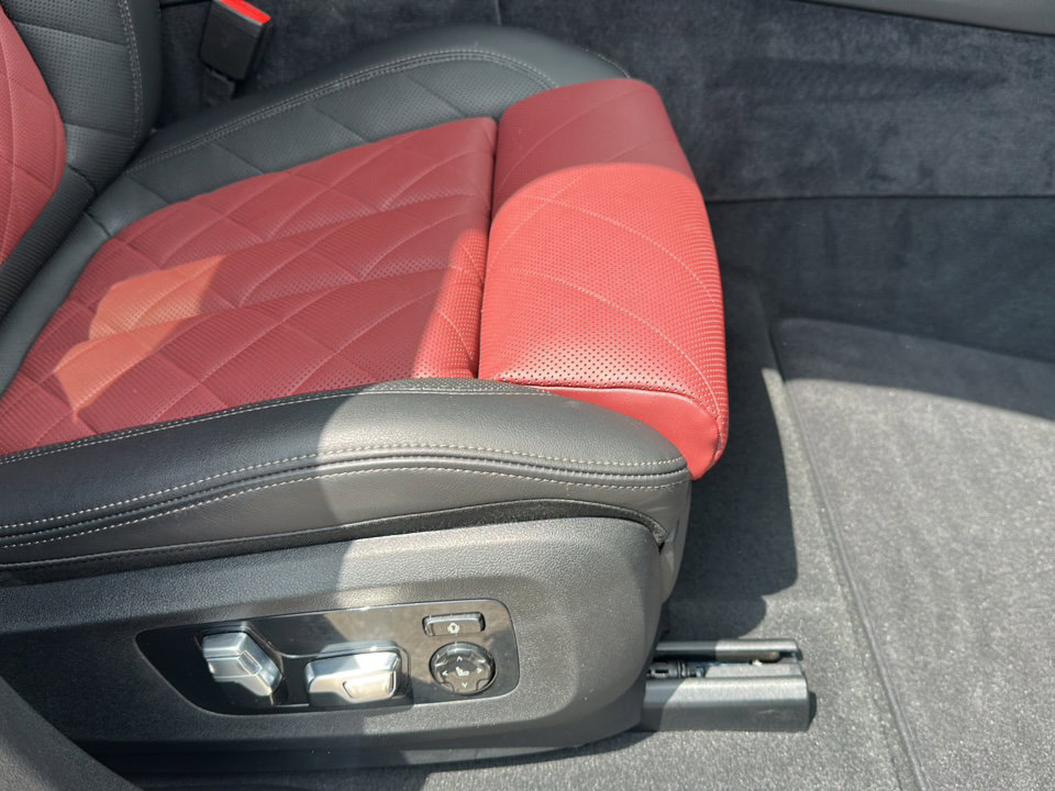 Certified 2024 BMW X6 xDrive40i w/ Premium Package image 26