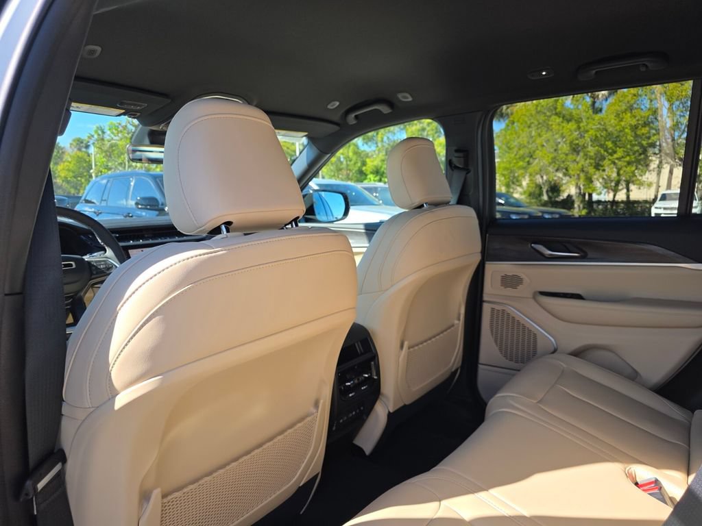 New 2026 Jeep Grand Cherokee Limited RWD image 10