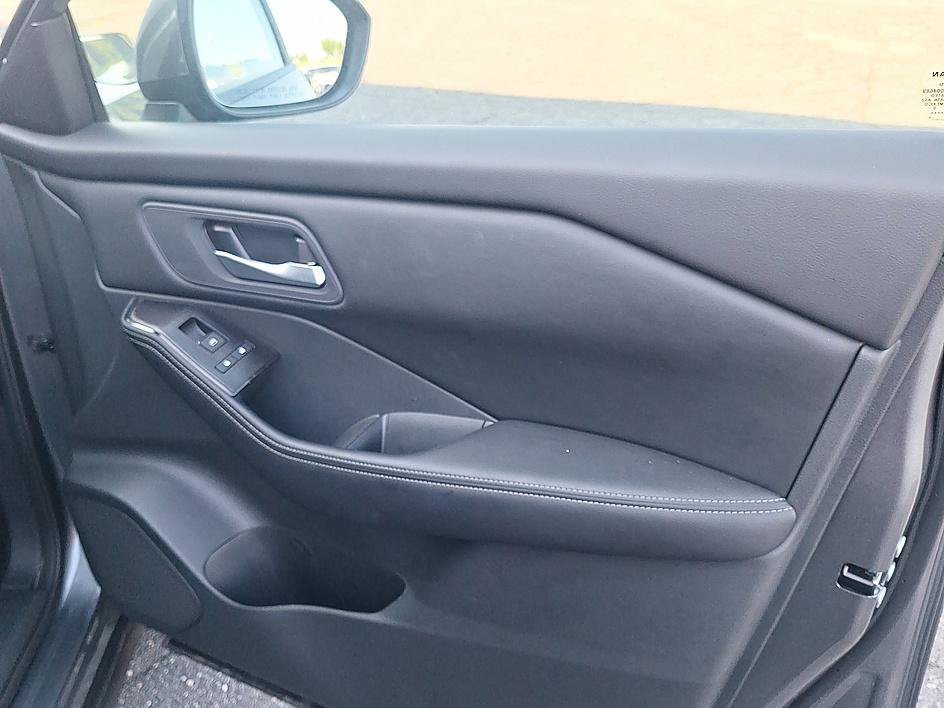 Certified 2026 Nissan Rogue SV FWD image 28