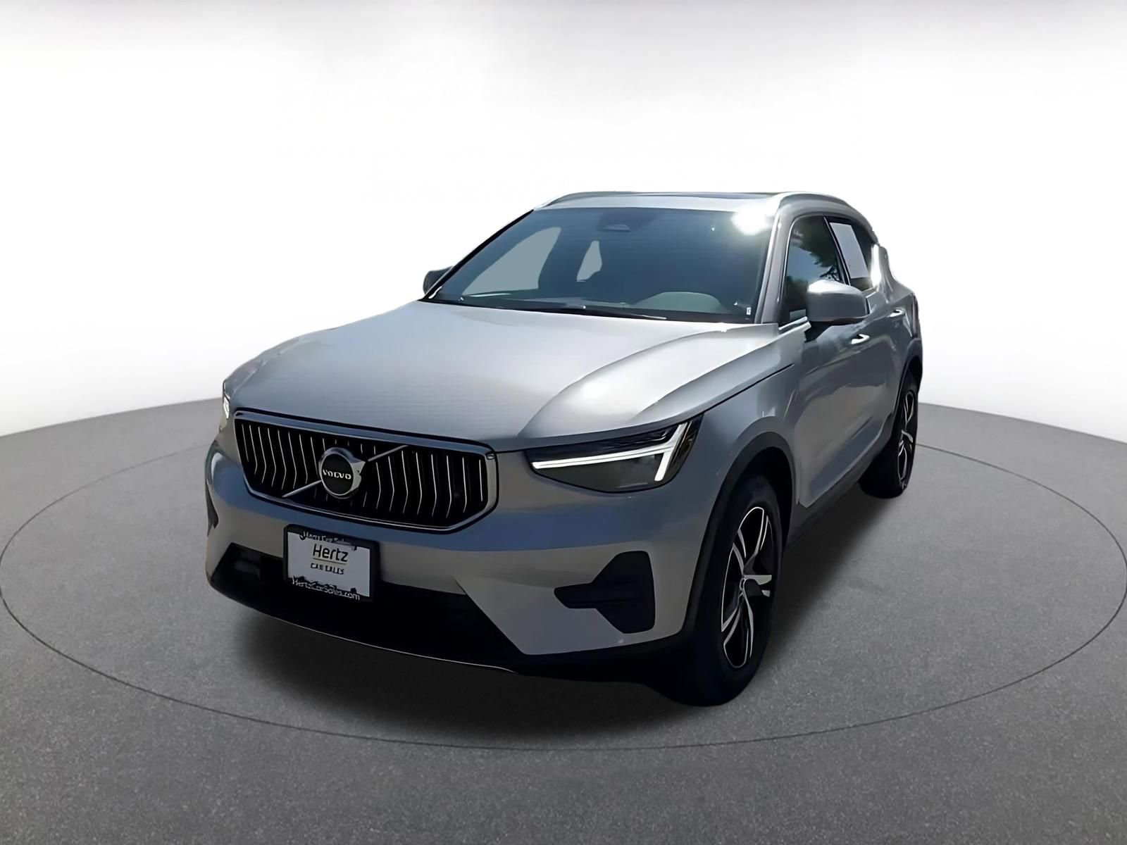 Used 2024 Volvo XC40 B5 Core image 7