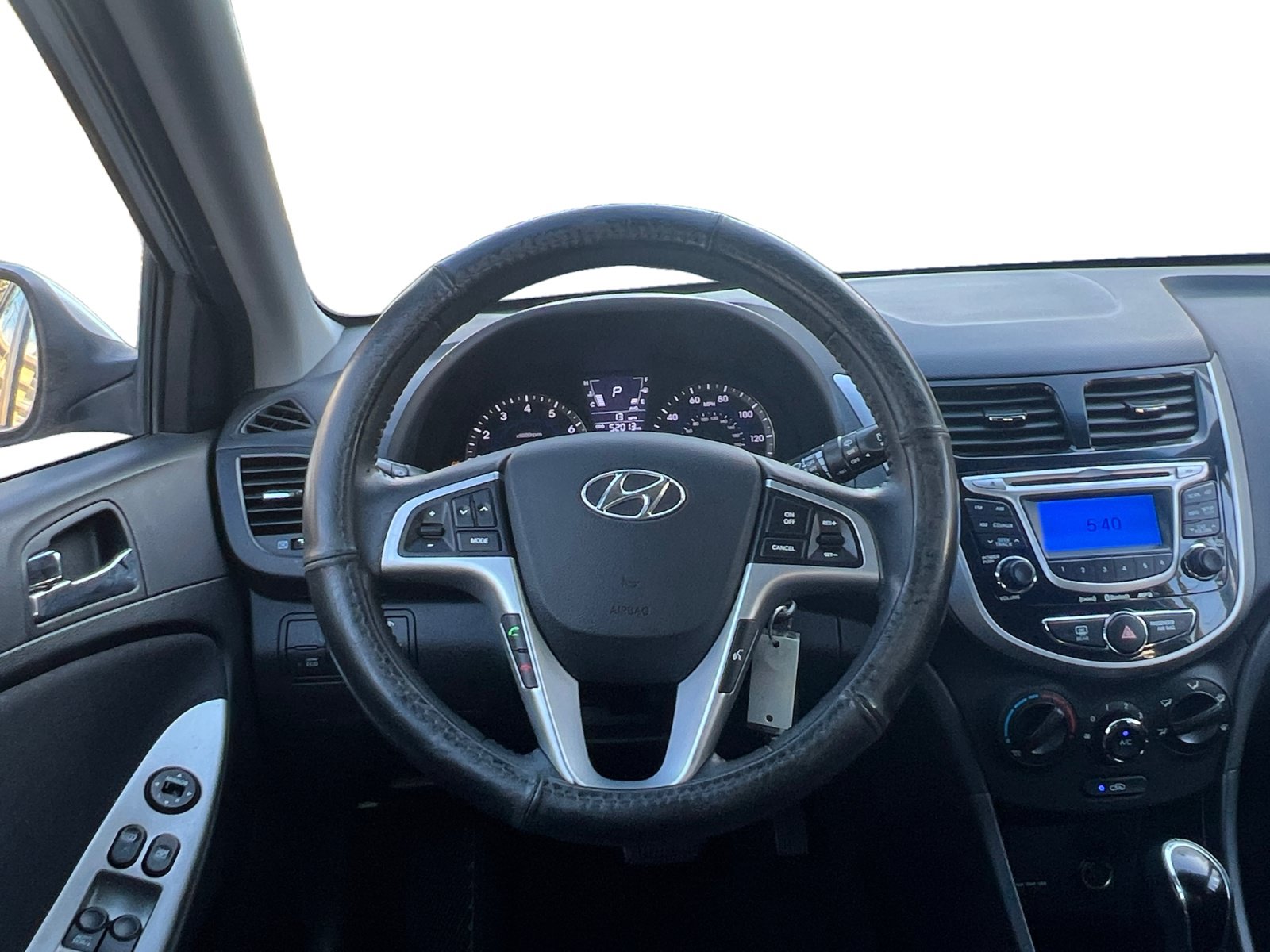 Used 2012 Hyundai Accent SE FWD image 14