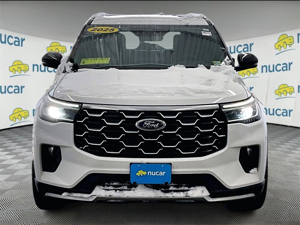 Used 2025 Ford Explorer Platinum w/ LUX Leather Package image 2