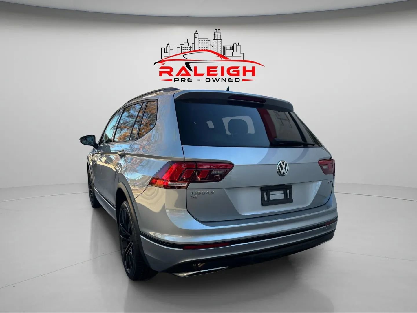 Used 2021 Volkswagen Tiguan SE R-Line w/ 3rd Row Seat Package image 9