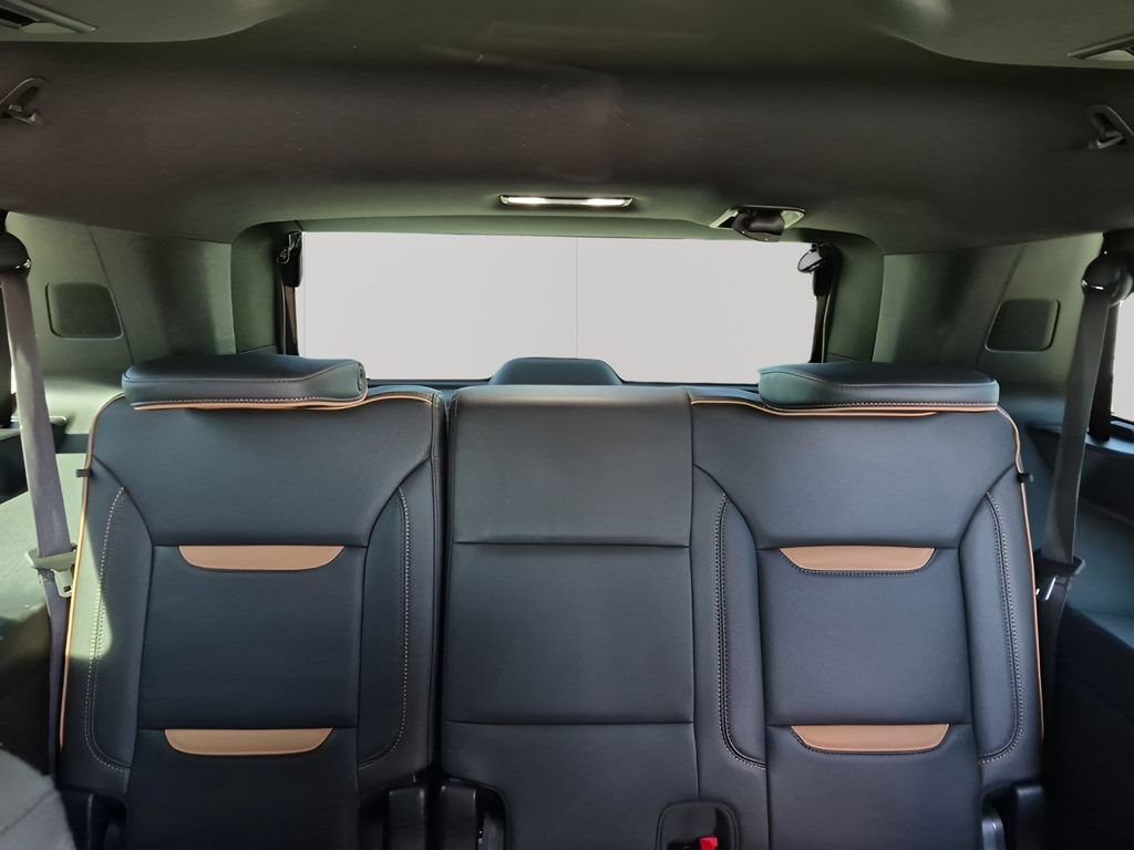Used 2024 GMC Yukon AT4 w/ Technology Package AWD/4WD image 31