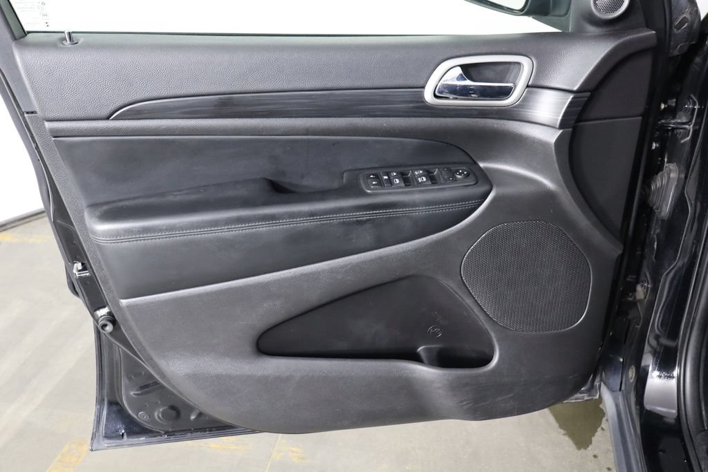 Used 2020 Jeep Grand Cherokee Laredo AWD/4WD image 19