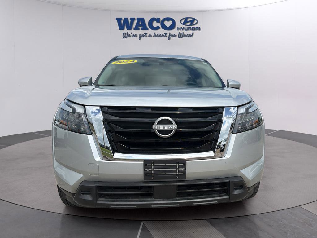 Used 2024 Nissan Pathfinder SV w/ SV Premium Package image 3