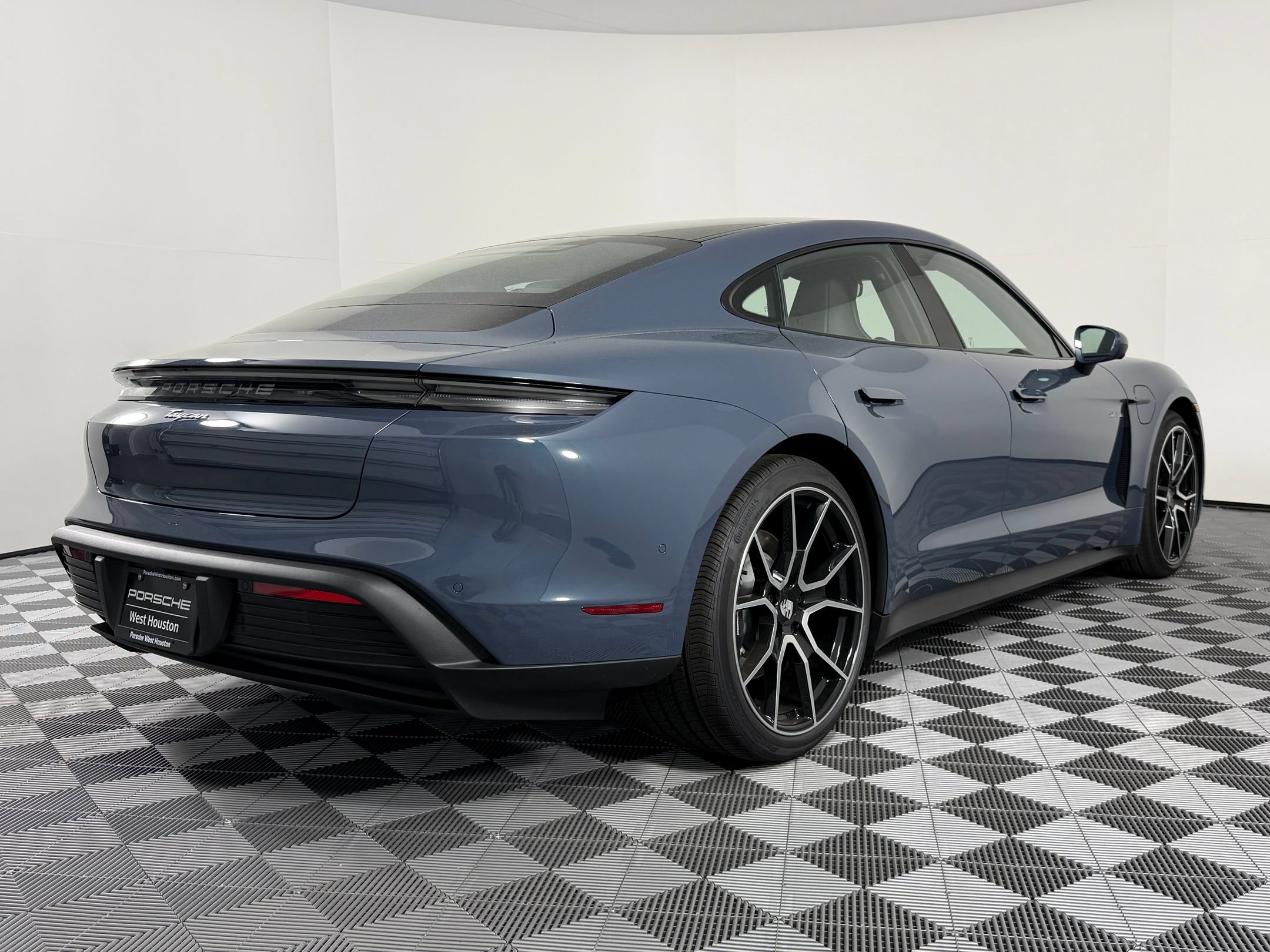 Certified 2026 Porsche Taycan AWD/4WD image 9