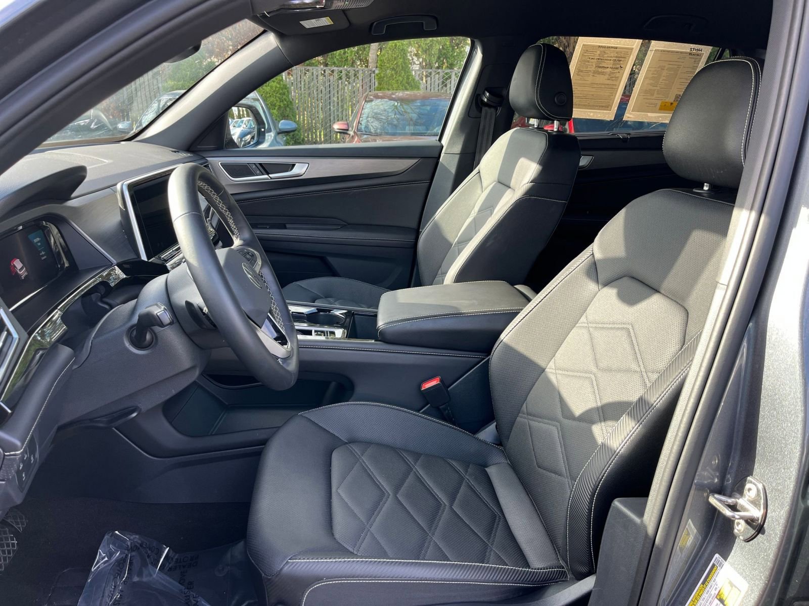 Used 2025 Volkswagen Atlas Cross Sport SE image 36