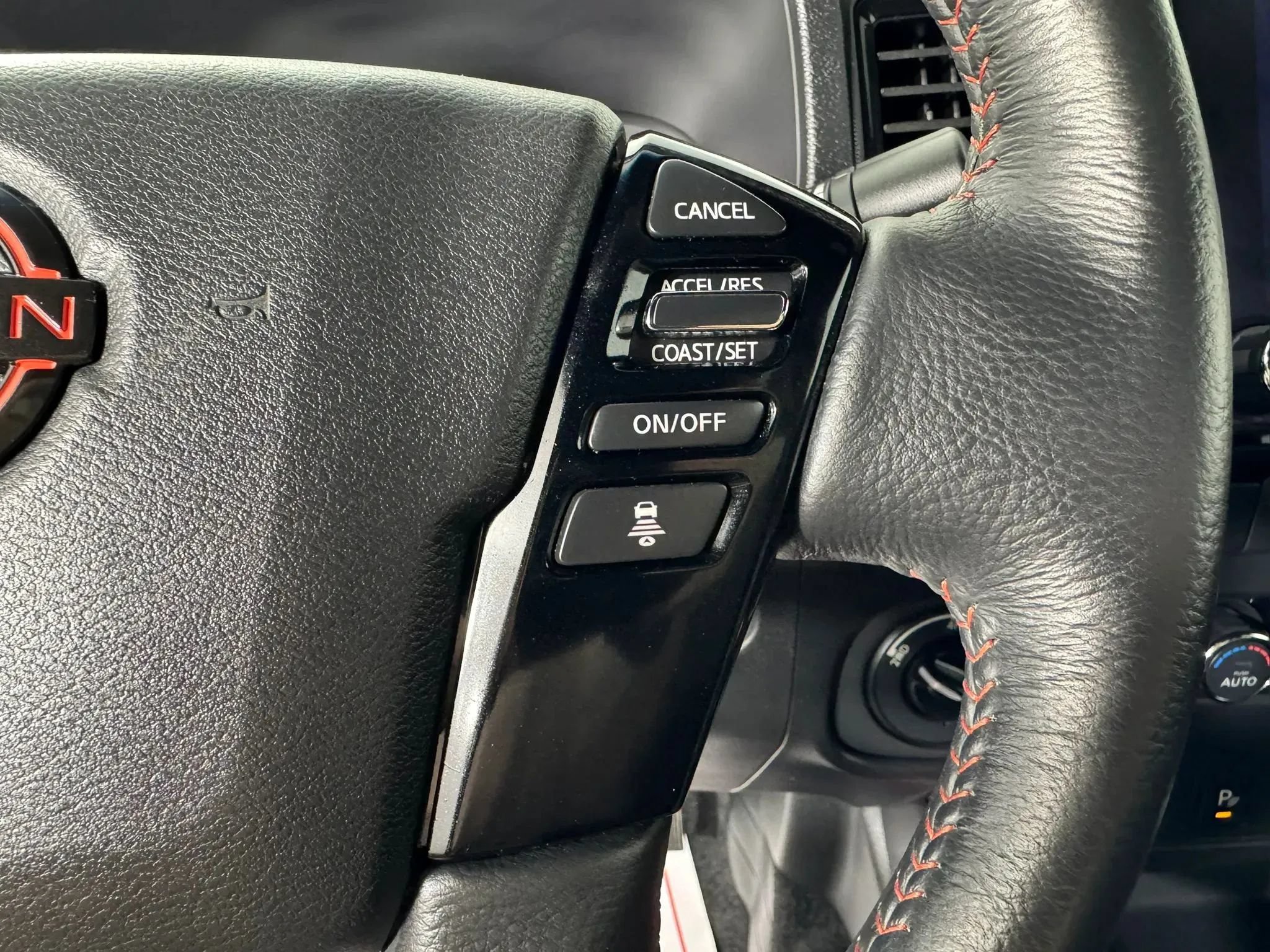 Used 2024 Nissan Frontier PRO-4X w/ Technology Package AWD/4WD image 16