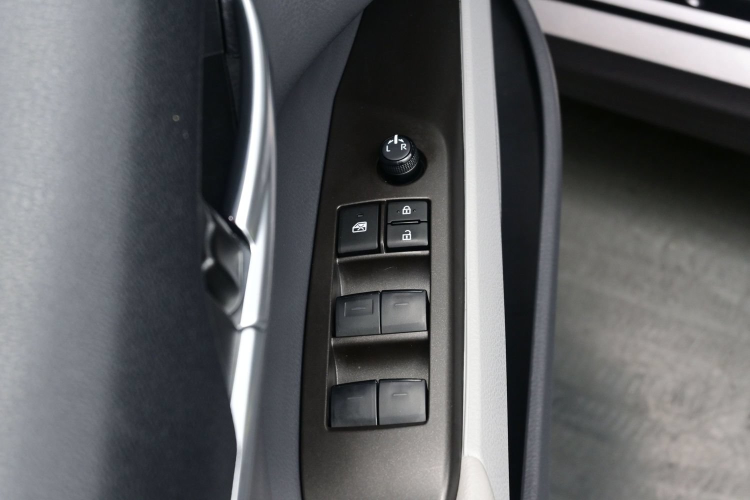 Used 2023 Toyota Camry SE FWD image 10