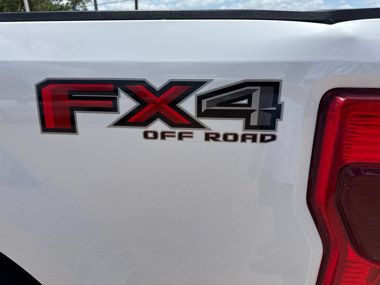 Used 2021 Ford F350 XLT w/ XLT Premium Package AWD/4WD image 9